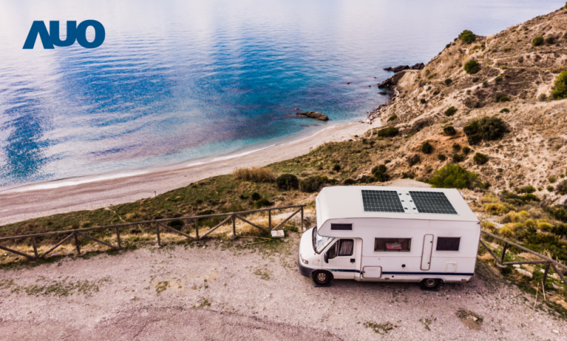 「可撓輕量化太陽光電板SunCurva」使用輕量特殊耐候型複合板取代傳統太陽能板的玻璃前板，不僅降低70%重量，每米平方僅3Kg；具有抗衝擊性能及通過電磁相容性測試，可應用於交通運輸工具，如露營車、遊艇等